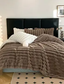 Меховое покрывало Mency.